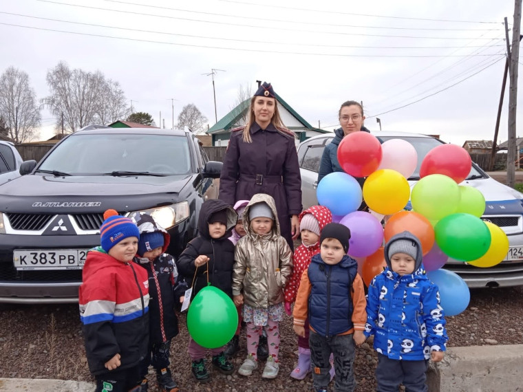 Правила дорожные детям знать положено.